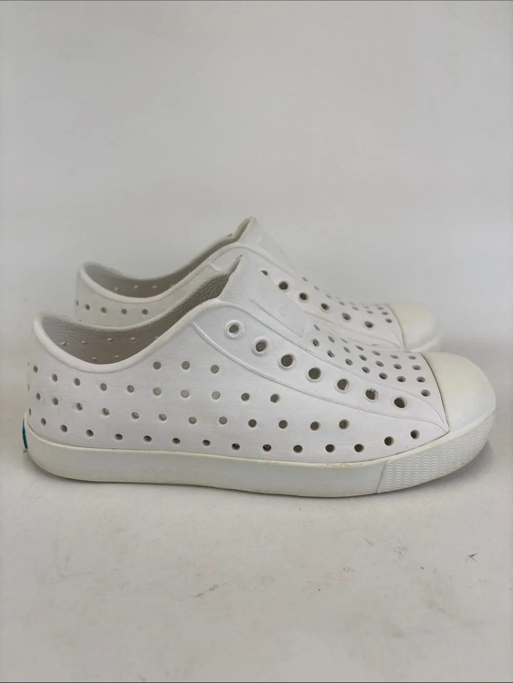 NATIVE Jefferson White SlipOn Waterproof Shoes Size J1